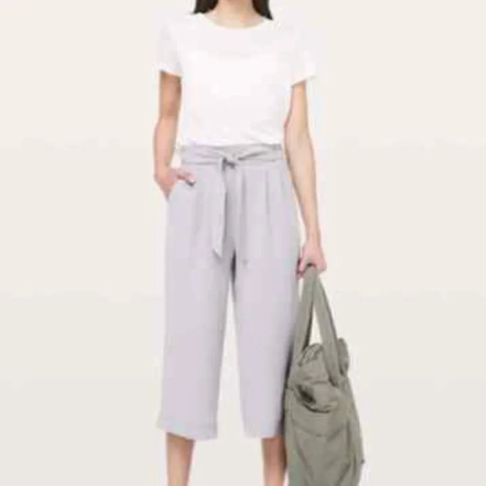 LULULEMON Wide Leg Noir Crop Pants Silverscreen size 2